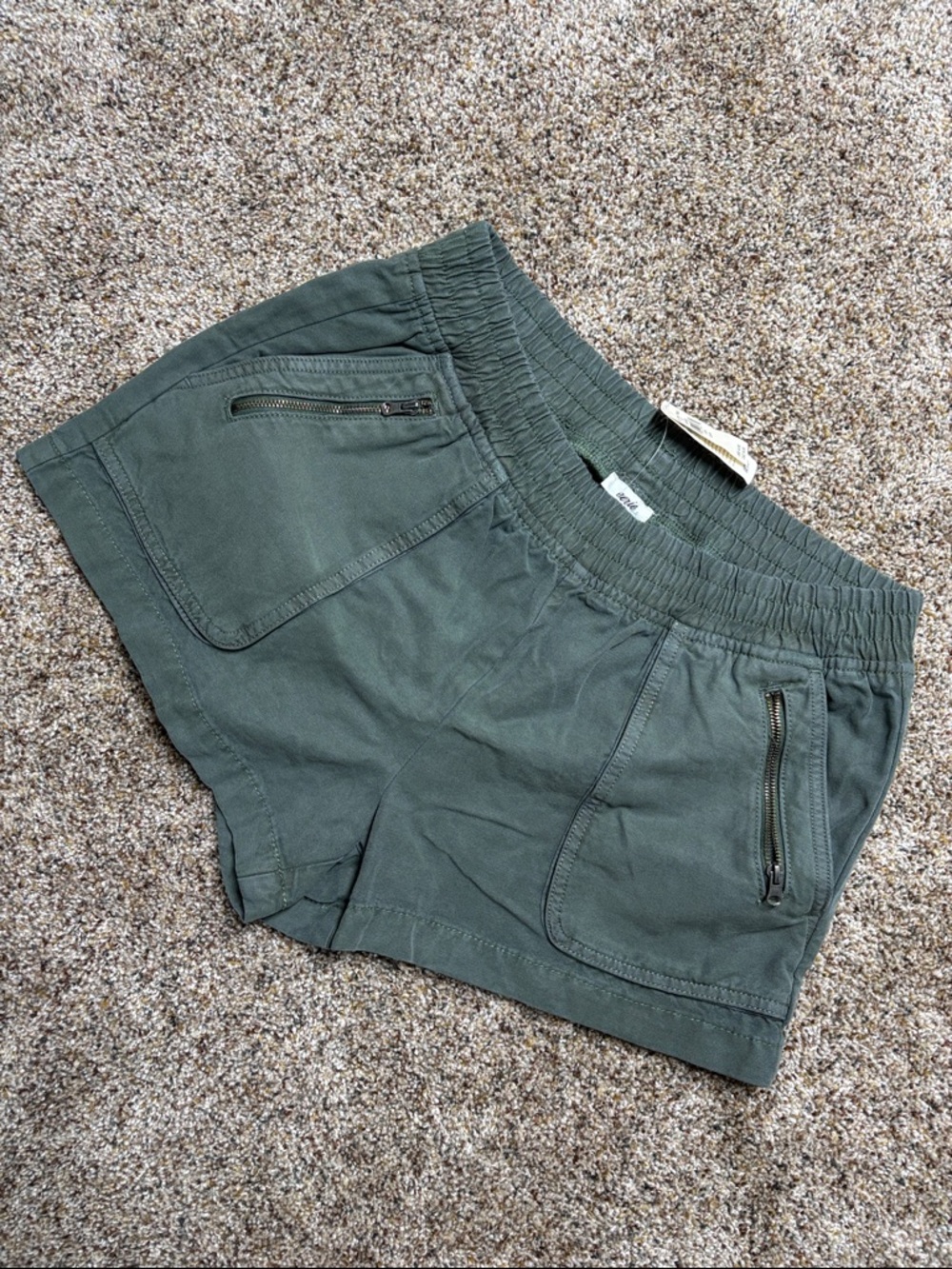 aerie Olive Green Elastic Waist Athletic Shorts with Zip Pockets nwt size medium